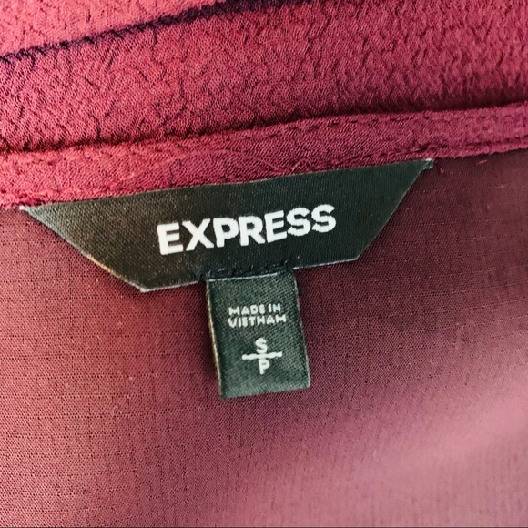 Express V-Neck Lace Sleeve Talk - Picture 7 of 8